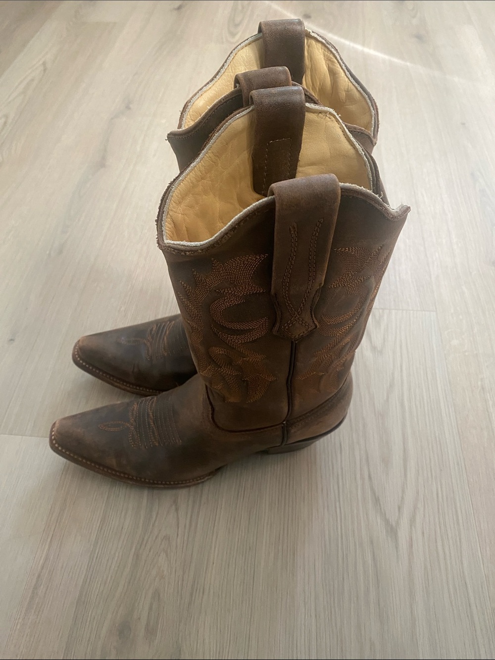 Classic Brown Leather Western Cowboy Boots with Embroidered Shaft